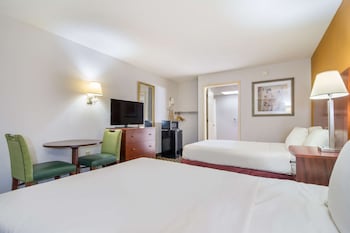 Room, 2 Double Beds, Accessible, Smoking
