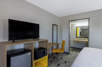 Standard Room, 1 Queen Bed