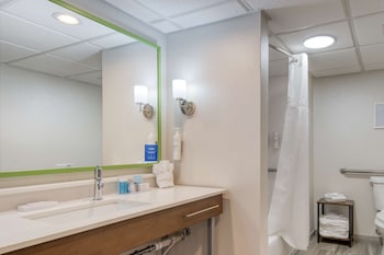 Suite, 1 King Bed, Accessible, Bathtub