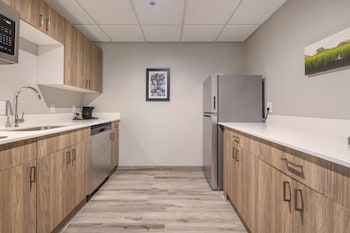 Suite, 1 King Bed, Kitchen, Corner