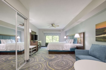 Suite, 1 King Bed, Kitchen, Corner
