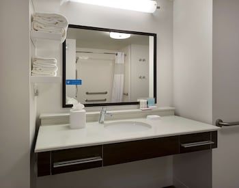 Room, 1 King Bed, Accessible, Bathtub (Mobility & Hearing)