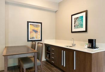 Suite, 2 Queen Beds, Non Smoking