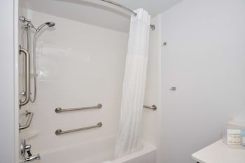 One Queen Bed, Non-Smoking, Accessible