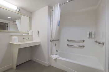 Room, 2 Queen Beds, Accessible, Non Smoking