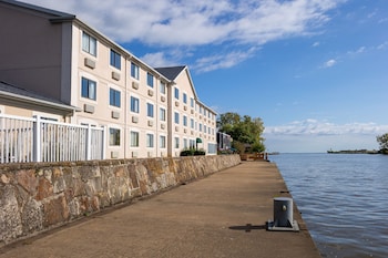 Standard Room, 1 King Bed with Sofa bed, Non Smoking, River View