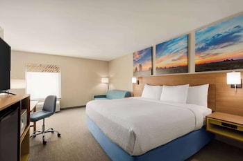 Deluxe Studio Suite, 1 King Bed, Non Smoking