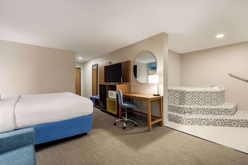 Deluxe Studio Suite, 1 King Bed, Non Smoking