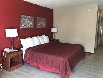 Deluxe Studio Suite, 1 King Bed, Non Smoking