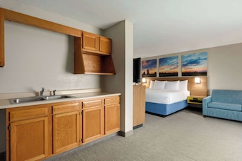 Studio Suite, 1 King Bed, Non Smoking