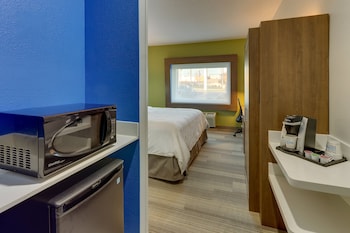 Standard Room, 1 King Bed, Accessible (Mobility, Roll-In Shower)