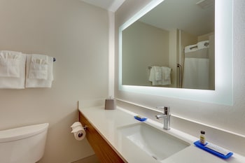 Standard Room, 1 Queen Bed