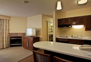Suite, 2 Queen Beds, Fireplace (Shower Only)