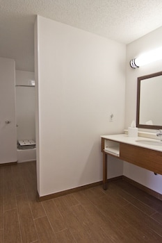 Suite, 2 Queen Beds, Accessible (No Kitchen, Tub/Shower Combo)