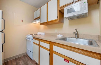 Room, 1 Queen Bed, Non Smoking, Kitchen