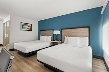 Suite, 2 Queen Beds, Non Smoking