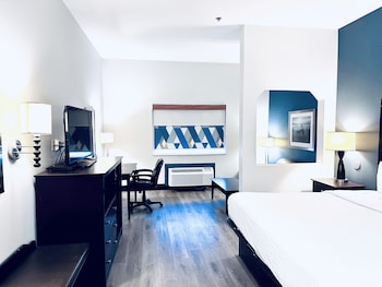 Suite, 1 King Bed, Accessible, Non Smoking (Mobility, Tub w/ Grab Bar)