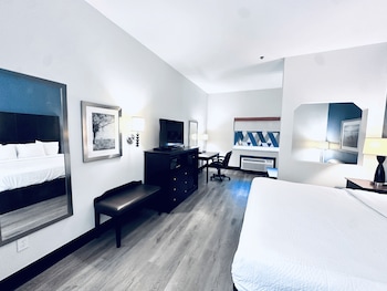 Suite, 1 King Bed, Accessible, Non Smoking (Mobility, Tub w/ Grab Bar)