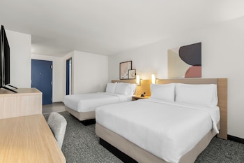 Room, 2 Queen Beds, Accessible (Mobility, Roll-In Shower)