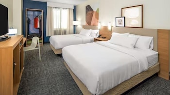 Room, 2 Queen Beds, Accessible (Mobility, Roll-In Shower)
