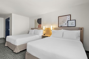 Room, 2 Queen Beds, Accessible (Mobility, Roll-In Shower)