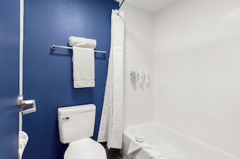 Room, 2 Queen Beds, Accessible (Mobility, Roll-In Shower)
