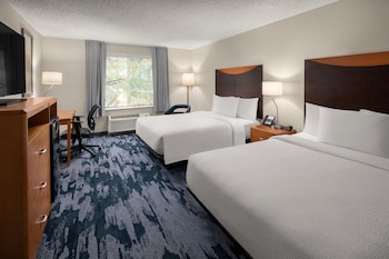 Room, 2 Queen Beds, Roll-in Shower