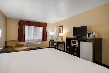 Standard Room, 1 King Bed, Accessible, Bathtub