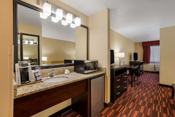 Suite, 1 King Bed, Refrigerator & Microwave