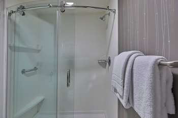 Junior Suite, 1 King Bed (Mobility/Hearing Access, Roll-in Shwr)