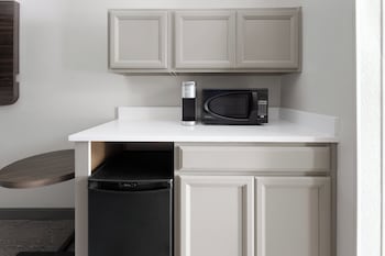 Suite, 1 King Bed, Accessible (Communication, Roll-In Shower)