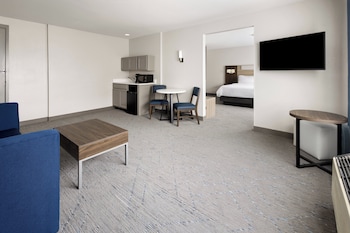 Suite, 1 King Bed, Accessible (Mobility, Roll-In Shower)