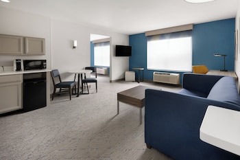 Suite, 1 King Bed, Accessible (Mobility, Roll-In Shower)