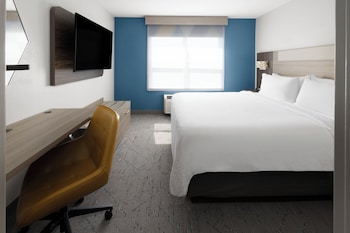 Suite, 1 King Bed, Accessible (Communication, Roll-In Shower)
