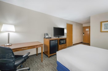 Standard Room, 1 Queen Bed, Accessible, Refrigerator & Microwave