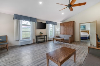 Suite, 1 King Bed, Non Smoking, Refrigerator (Queen Murphy Bed Only with Sofabed)