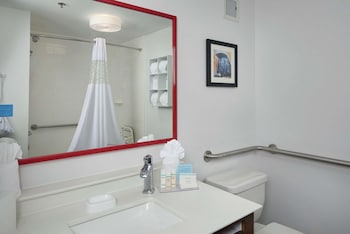 Room, 1 King Bed, Accessible (Mobility & Hearing, Roll-in Shower)