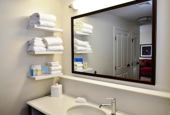 Suite, 1 King Bed, Accessible (Mobility)