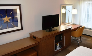 Room, 1 King Bed, Refrigerator & Microwave
