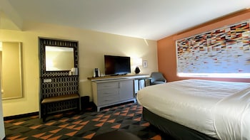 Premium Room, 1 King Bed, Mobility Accessible (Communications)