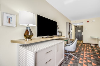 Premium Room, 2 Queen Beds, Mobility Accessible