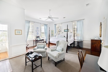 Room 4, King Room