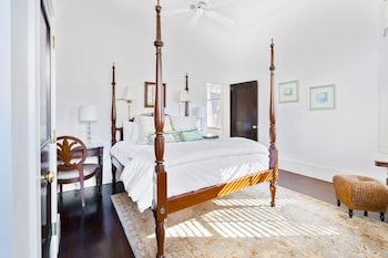 Room 19, Queen Room (Newcastle House)