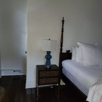 Room 18, King Room (The Cottage)