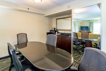 Suite, 1 King Bed, Refrigerator & Microwave, Lake View