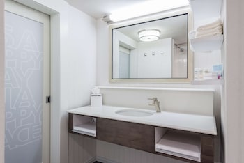 Room, 1 Queen Bed, Non Smoking (Walk-in Shower)