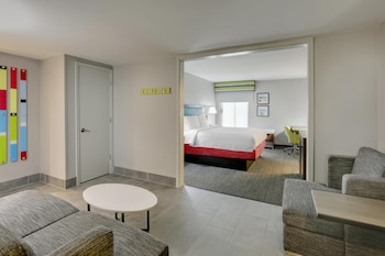 Suite, 1 King Bed, Accessible, Bathtub