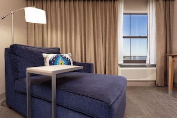 Premium Room, 1 King Bed, Non Smoking, Refrigerator & Microwave