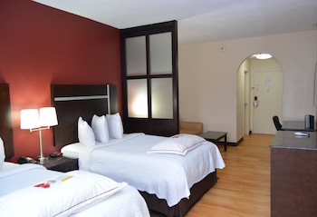 Suite, 2 Double Beds, Kitchen (Smoke Free)
