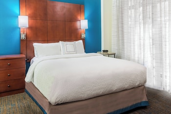 Studio, 1 Queen Bed with Sofa bed